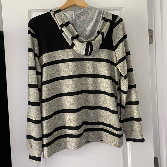 NWT Kaileigh (Stitch Fix) Knit Hoodie - size M - Picture 2 of 4